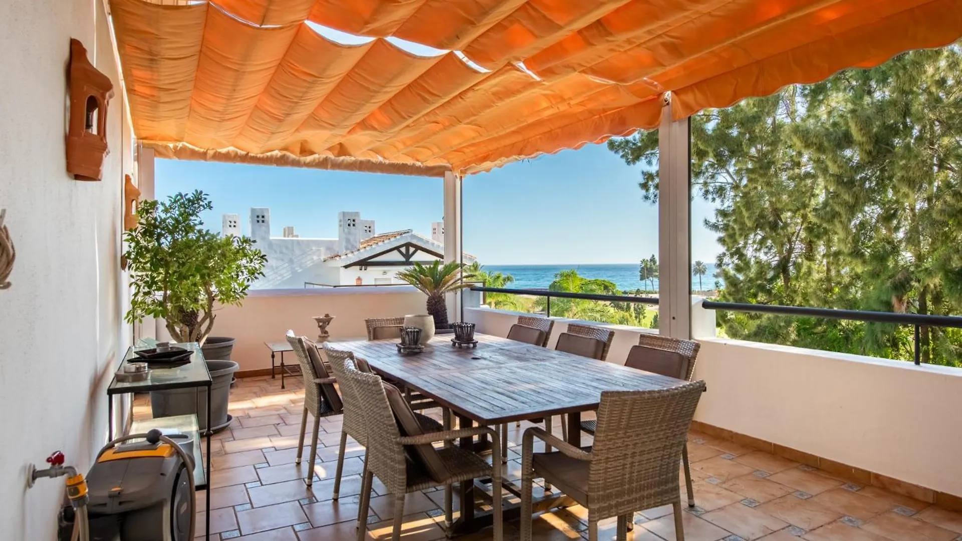 Palm Beach Frontline Penthouse Marbella Nyaraló