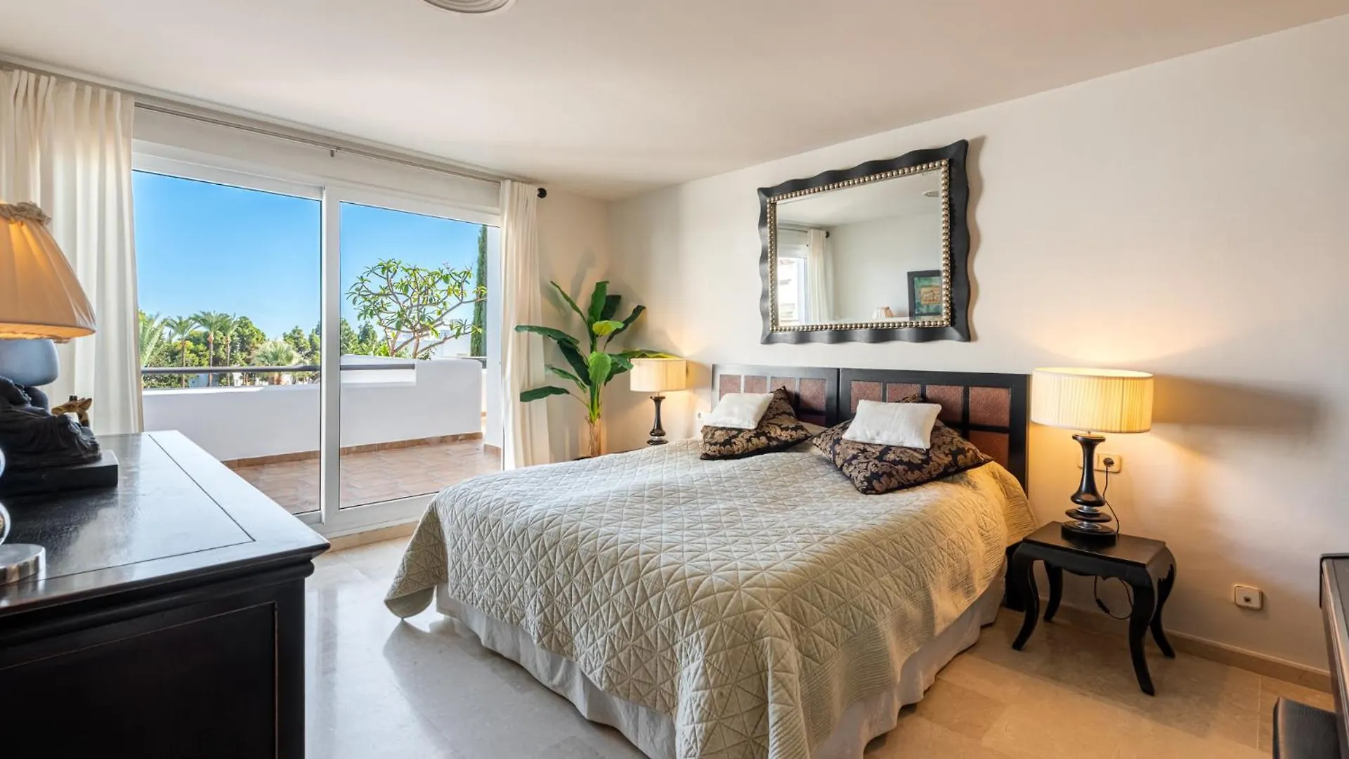 Palm Beach Frontline Penthouse Marbella Nyaraló